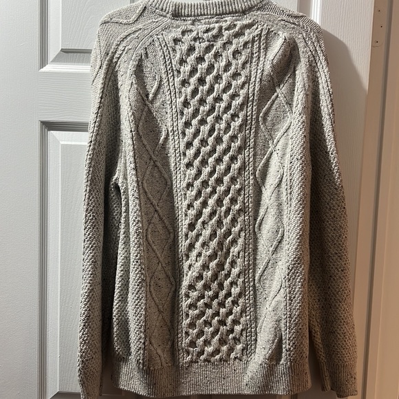 Oatmeal cable knit sweater - Picture 2 of 3